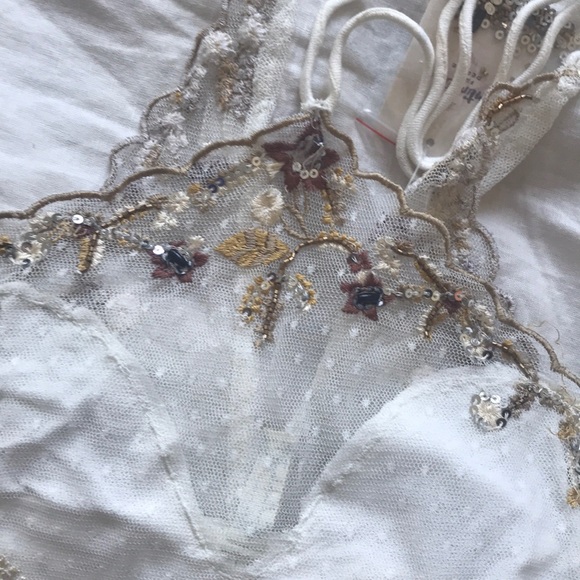 GORGEOUS Beaded Lace Crop Top - Picture 2 of 4